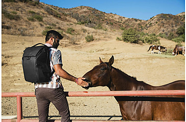 Image of Peak Design Everyday V2 Backpack, 30 Liters, Black, BEDB-30-BK-3