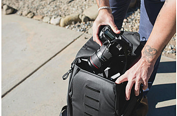 Image of Peak Design Everyday V2 Backpack, 30 Liters, Black, BEDB-30-BK-3