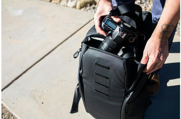 Image of Peak Design Everyday V2 Backpack, 30 Liters, Black, BEDB-30-BK-3