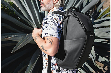 Image of Peak Design Everyday V2 Backpack, 30 Liters, Black, BEDB-30-BK-3