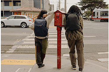 Image of Peak Design Everyday V2 Backpack, 30 Liters, Midnight, BEDB-30-MN-3