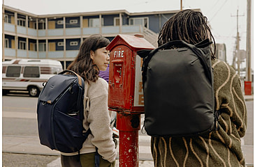 Image of Peak Design Everyday V2 Backpack, 30 Liters, Midnight, BEDB-30-MN-3