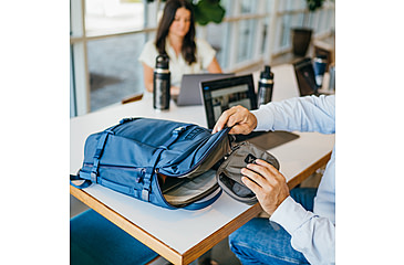 Image of Yeti Crossroads Backpack 22L Navy, Navy, 22 L, 26010000278