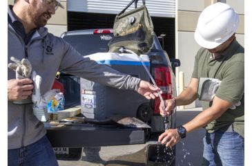 Image of 12 Survivors 5 Gallon Solar Shower TS79000