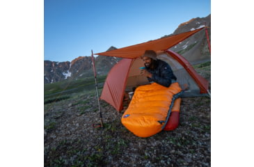 Image of Big Agnes Torchlight EXP 30 Sleeping Bag, Tangelo/Chinois Green, Regular, BTEXPRL3025