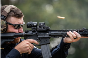 Image of Man aiming through EOTech XPS2