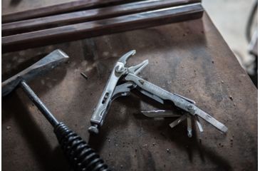 Image of Leatherman Crunch Heavy Duty 15-in-1 MultiTool, Stainless, Black Molle Leather Sheath 831539