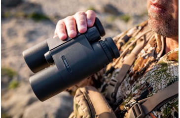 Image of Leica Geovid R 8x42mm Rangefinder Binocular, LED, Black, 40811