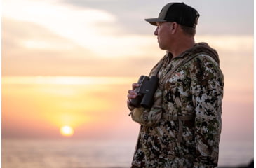 Image of Leica Geovid R 8x42mm Rangefinder Binocular, LED, Black, 40811