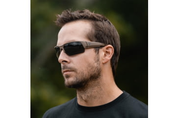 Image of Magpul Industries Helix, Flat Dark Earth Frame, Gray Lenses, Polarized, MAG1097-1-245-1100