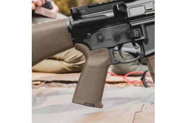 Image of Magpul MOE AR Grip, Flat Dark Earth MAG415FDE
