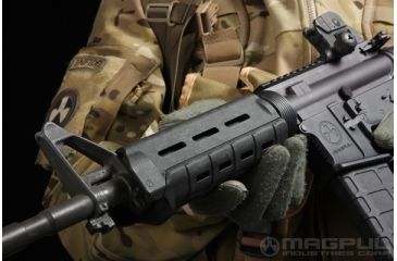 Image of Magpul Industries MAG418/419/440 MOE AR-15 Handguard, Carbine Length, 7.12 inch, Black, MAG440BLK