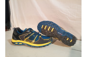 Image of Mammut MTR 201 Low Pro - Men's - Dark Cyan/Yellow - 9.5 US