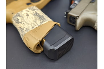 Image of MILSPIN Blacked Out US Flag Magazine Extension For Glock 22/35, 5 Round, Blacked Out Cerakote, 1152118101-5RD