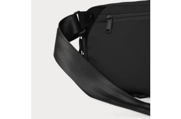 Image of Moment 4L Everything Sling, Black, 106-208