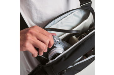 Image of Moment 4L Everything Sling, Black, 106-208
