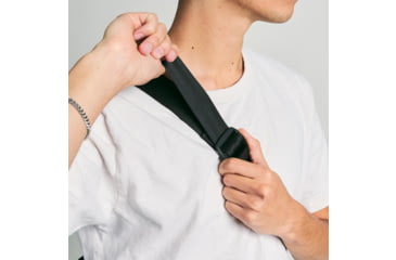 Image of Moment 4L Everything Sling, Black, 106-208