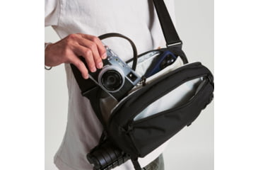 Image of Moment 4L Everything Sling, Black, 106-208