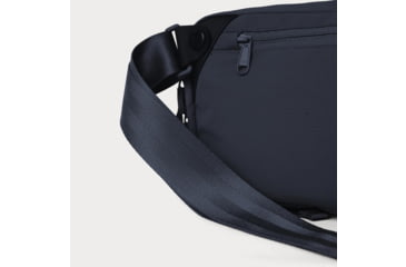 Image of Moment 4L Everything Sling, Navy, 106-210