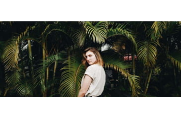 Image of Moment M-Series, 1.33x Anamorphic Lens, Blue Flare, Black, 130-001