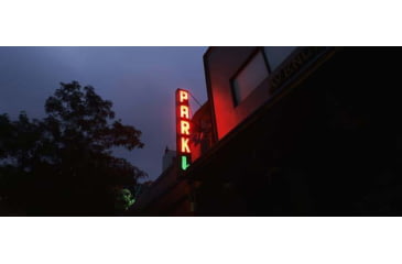 Image of Moment M-Series, 1.33x Anamorphic Lens, Blue Flare, Black, 130-001