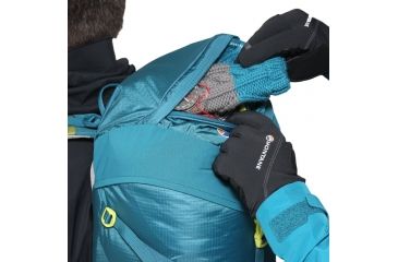 Image of Montane Featherlite 30 Pack-Zanskar Blue/Wild Lime-S/M