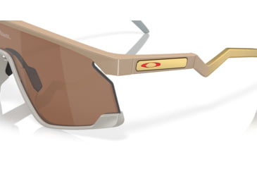 Image of Oakley BXTR Patrick Mahomes II Collection Sunglasses, Matte Desert Tan, PRIZM Tungsten, PRIZM Tungsten, OO9280-0839
