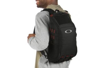 Image of Oakley Extractor Sling Pack, Black 92870-001