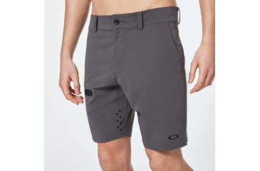 Image of Oakley Hybrid Taped Short 21in - Mens, New Dark Brush, 38, FOA400122-86L-38