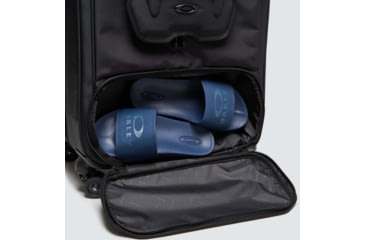 Image of Oakley Icon Medium Trolley Bag 4W - Mens, Blackout, One Size, FOS900068-02E-U