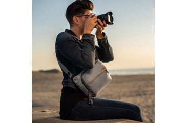 Image of Peak Design Everyday Sling 3 Liters, Ash, BEDS-3-AS-2