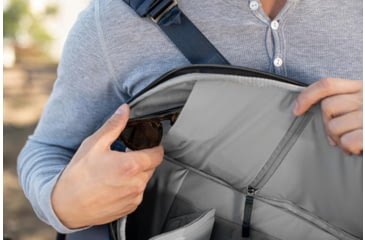 Image of Peak Design Everyday V2 Backpack, 30 Liters, Midnight, BEDB-30-MN-3