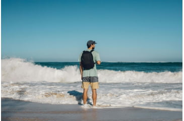 Image of Peak Design Everyday Zip V2 Backpack, 20 Liters, Black, BEDBZ-20-BK-3