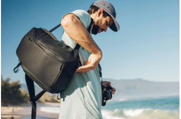 Image of Peak Design Everyday Zip V2 Backpack, 20 Liters, Black, BEDBZ-20-BK-3