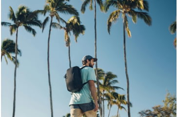 Image of Peak Design Everyday Zip V2 Backpack, 20 Liters, Black, BEDBZ-20-BK-3