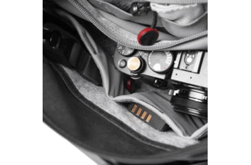 Image of Peak Design Field Pouch V2, Black, BP-BK-3