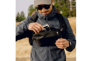 Image of Peak Design Outdoor 2L Sling, Black, BAS-2-BK-1