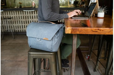 Image of Peak Design V2 Everyday Messenger, 13 Liters, Ash, BEDM-13-AS-3