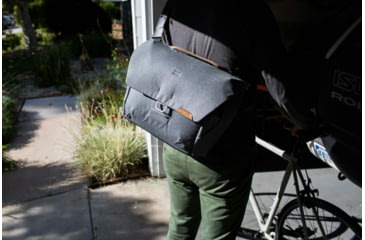 Image of Peak Design V2 Everyday Messenger, 13 Liters, Ash, BEDM-13-AS-3