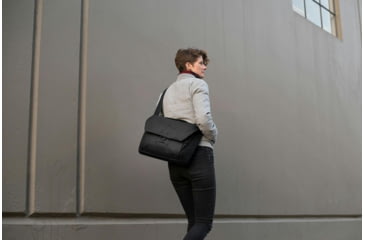 Image of Peak Design V2 Everyday Messenger, 13 Liters, Black, BEDM-13-BK-3