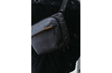 Image of Peak Design V2 Everyday Sling, 6 Liters, Ash, BEDS-6-AS-3