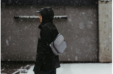 Image of Peak Design V2 Everyday Sling, 6 Liters, Ash, BEDS-6-AS-3