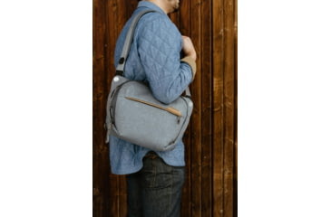 Image of Peak Design V2 Everyday Sling, 6 Liters, Ash, BEDS-6-AS-3