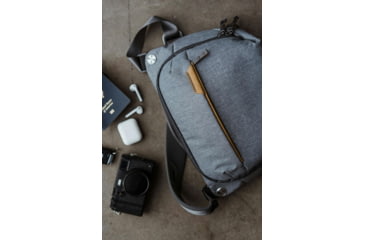 Image of Peak Design V2 Everyday Sling, 6 Liters, Ash, BEDS-6-AS-3