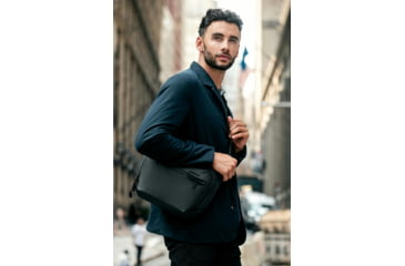 Image of Peak Design V2 Everyday Sling, 6 Liters, Black, BEDS-6-BK-3