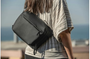 Image of Peak Design V2 Everyday Sling, 6 Liters, Black, BEDS-6-BK-3