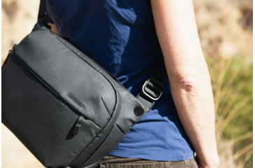 Image of Peak Design V2 Everyday Sling, 6 Liters, Black, BEDS-6-BK-3