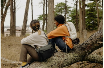 Image of Peak Design V2 Everyday Sling, 6 Liters, Black, BEDS-6-BK-3