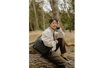 Image of Peak Design V2 Everyday Sling, 6 Liters, Black, BEDS-6-BK-3