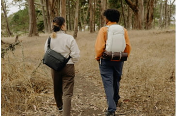 Image of Peak Design V2 Everyday Sling, 6 Liters, Black, BEDS-6-BK-3